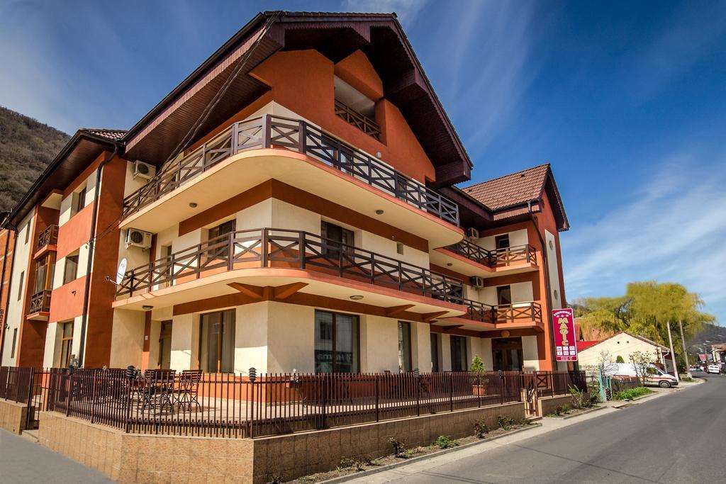 Guesthouse Magic Băile Herculane Dış mekan fotoğraf